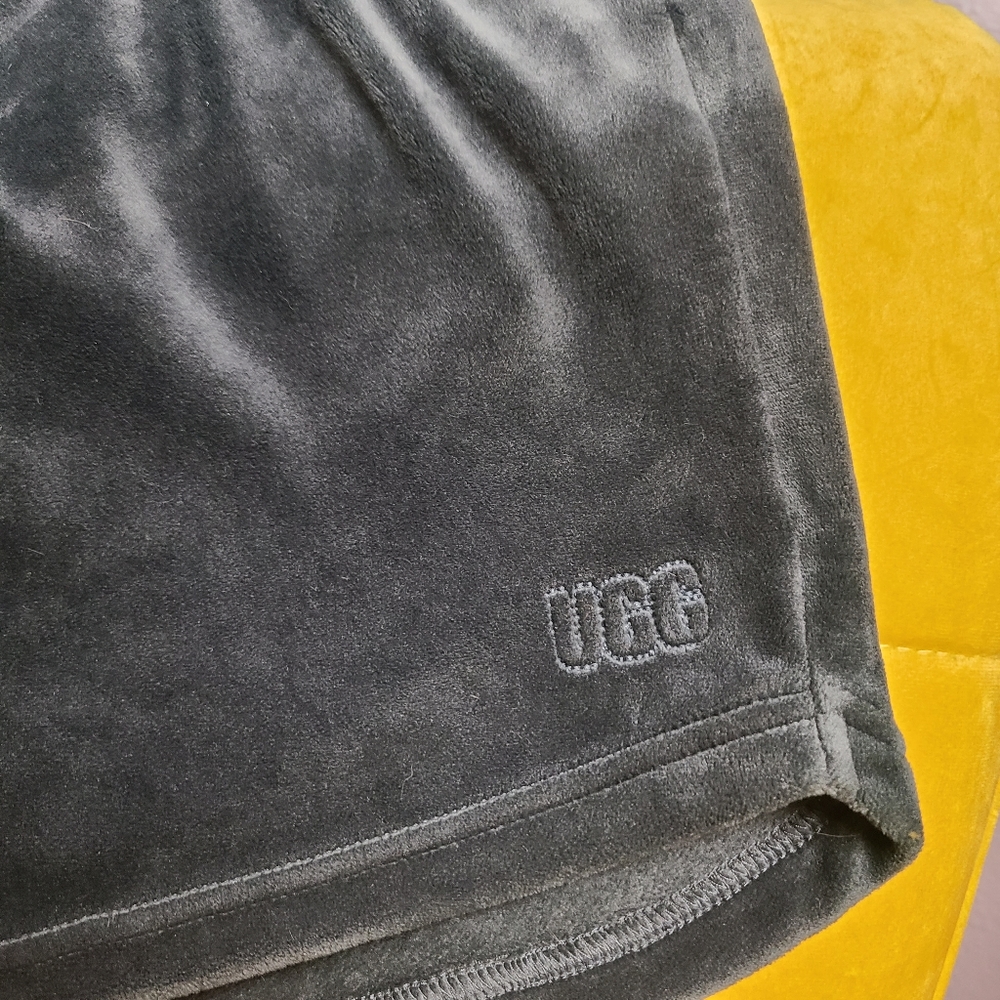 Ugg Velour Shorts Size XL - Picture 2 of 5